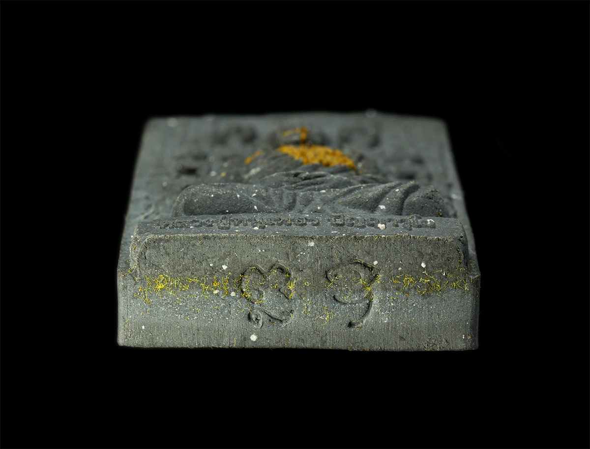 2569-03-04 (180)ap.jpg - พระผงโต๊ะหมู่ 7 รอบ หลวงปู่หนูเพชร ปัญญาวุโธ วัดป่าภูมิพิทักษ์ อ. สว่างแดนดิน จ.สกลนคร ปี2555 เนื้อผงพุทธคุณ ผงว่าน ผงใบลาน ติดจีวร ตอกโค๊ต หมายเลยสวย [..] | https://kamulet.in.th